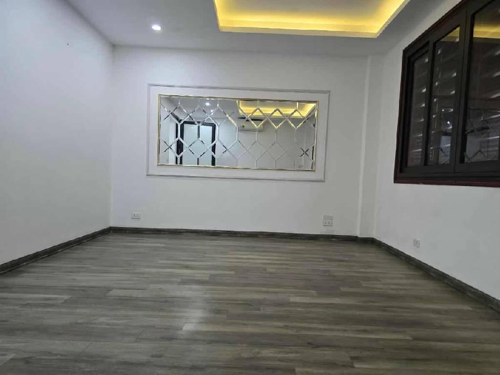 Bán nhà Nguyễn Tuân - diện tích 76m2 5 tầng - Ô tô tránh - giá 46 tỷ