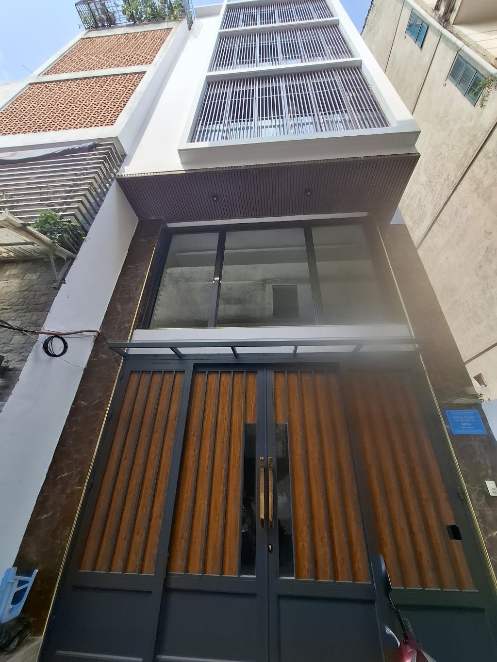 Bán nhà Hòa Bình - diện tích 85m2 7 tầng - Ô tô đỗ cửa - giá 24 tỷ