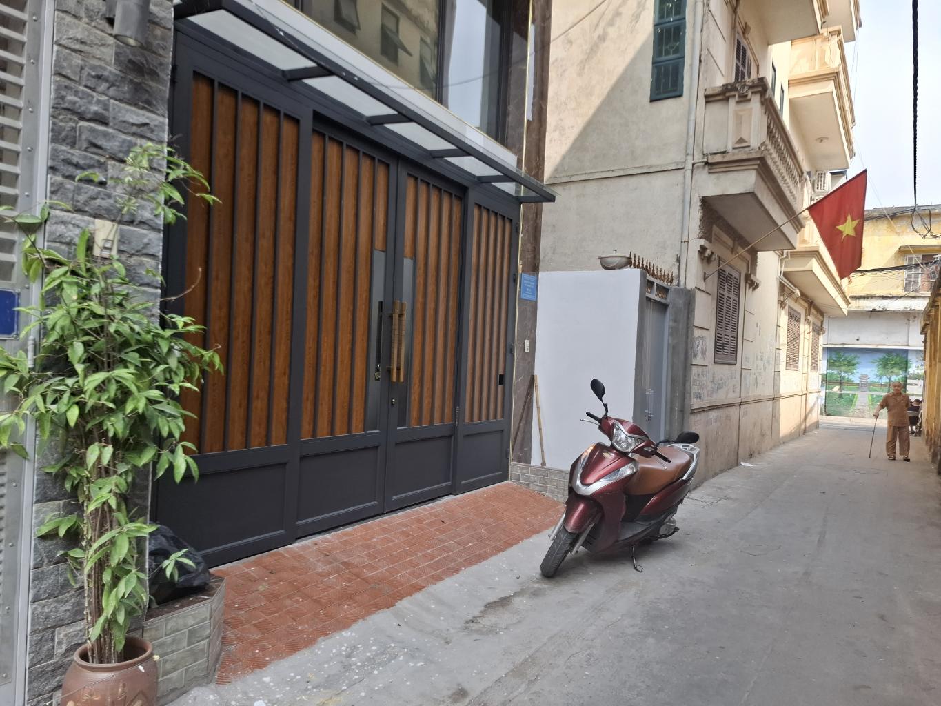 Bán nhà Hòa Bình - diện tích 85m2 7 tầng - Ô tô đỗ cửa - giá 24 tỷ