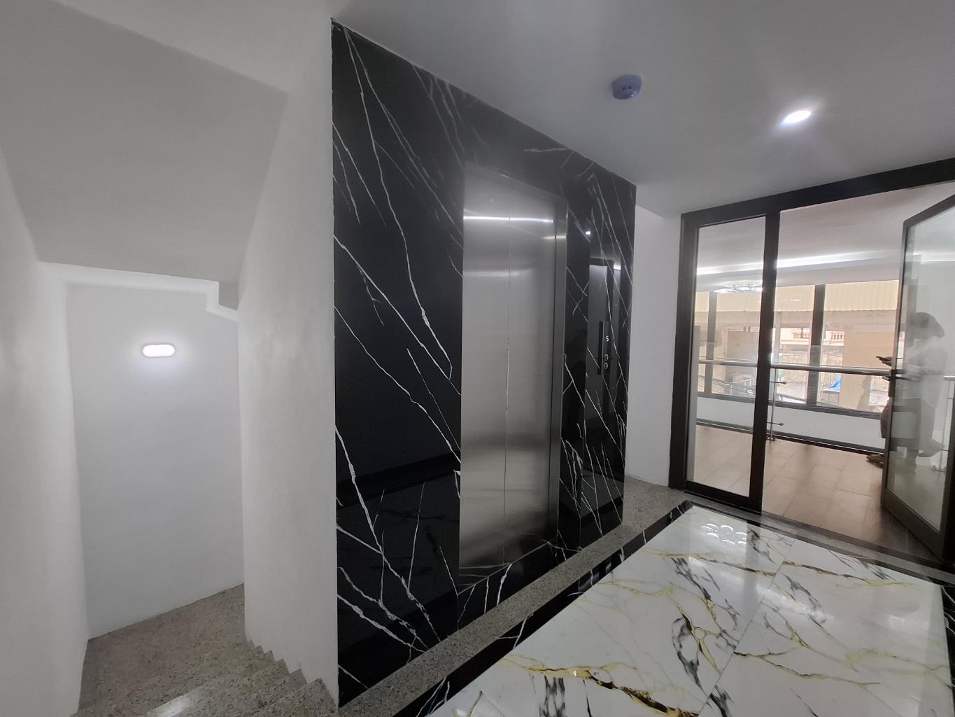 Bán nhà Hòa Bình - diện tích 85m2 7 tầng - Ô tô đỗ cửa - giá 24 tỷ