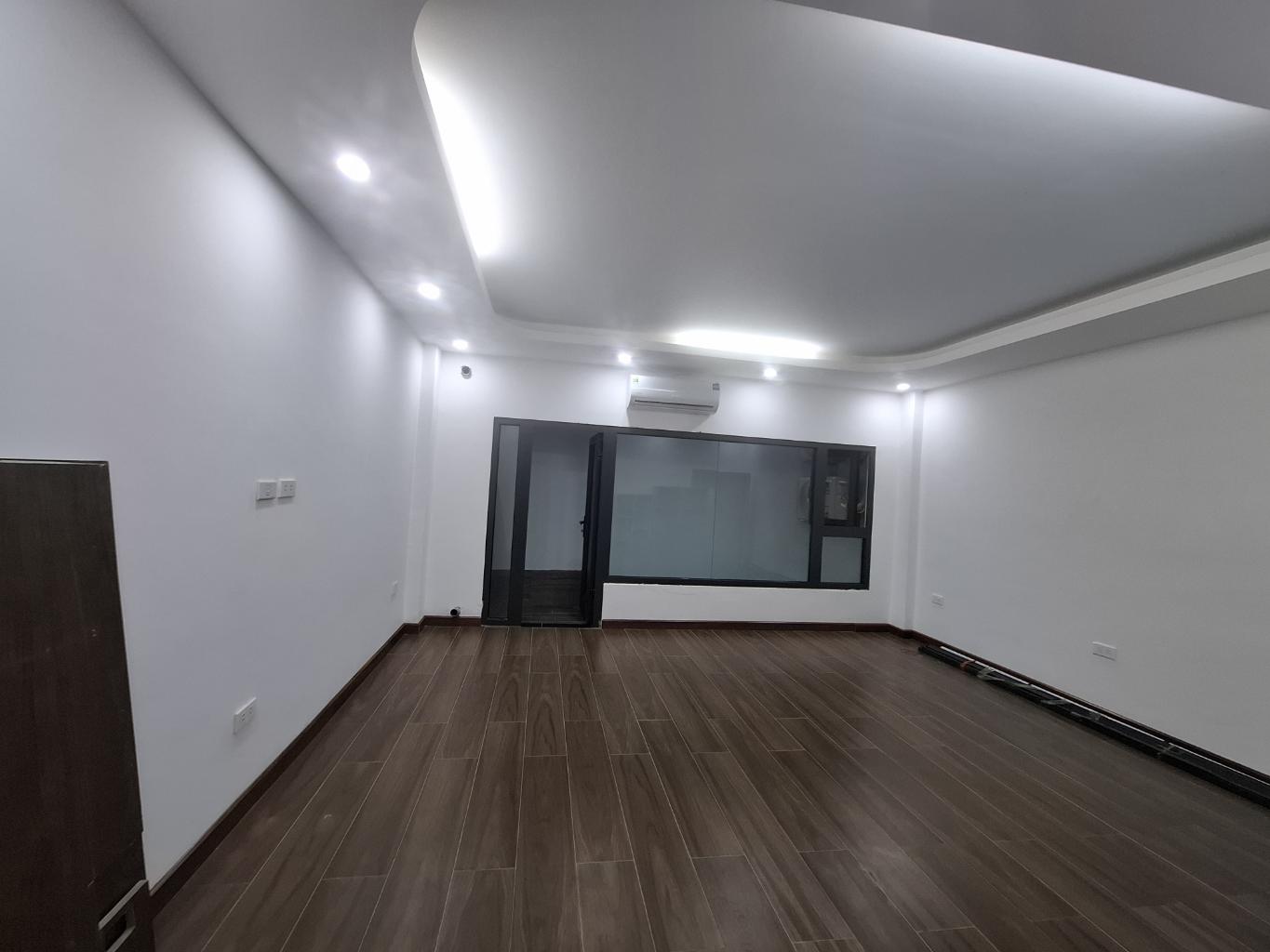 Bán nhà Hòa Bình - diện tích 85m2 7 tầng - Ô tô đỗ cửa - giá 24 tỷ