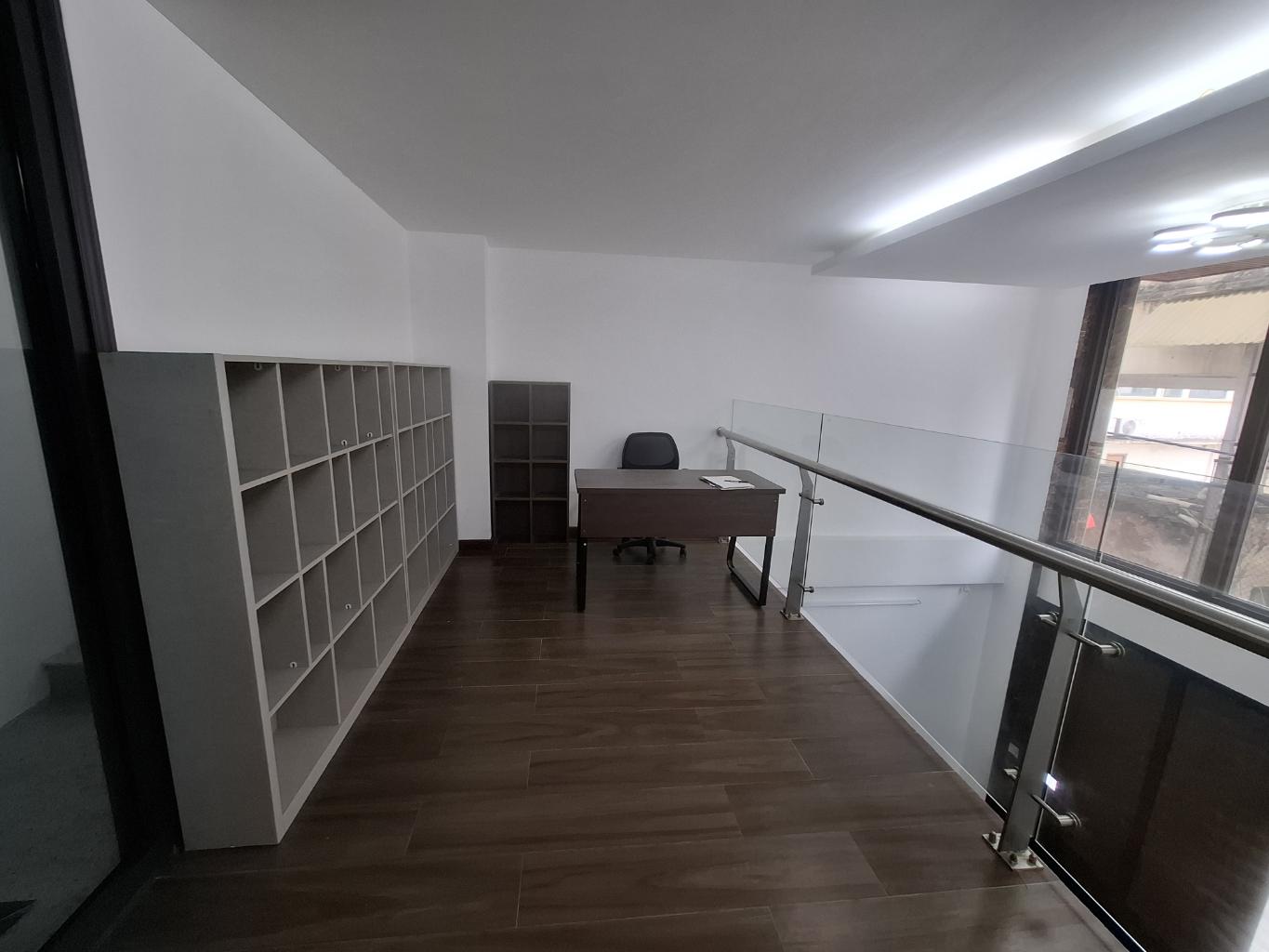 Bán nhà Hòa Bình - diện tích 85m2 7 tầng - Ô tô đỗ cửa - giá 24 tỷ