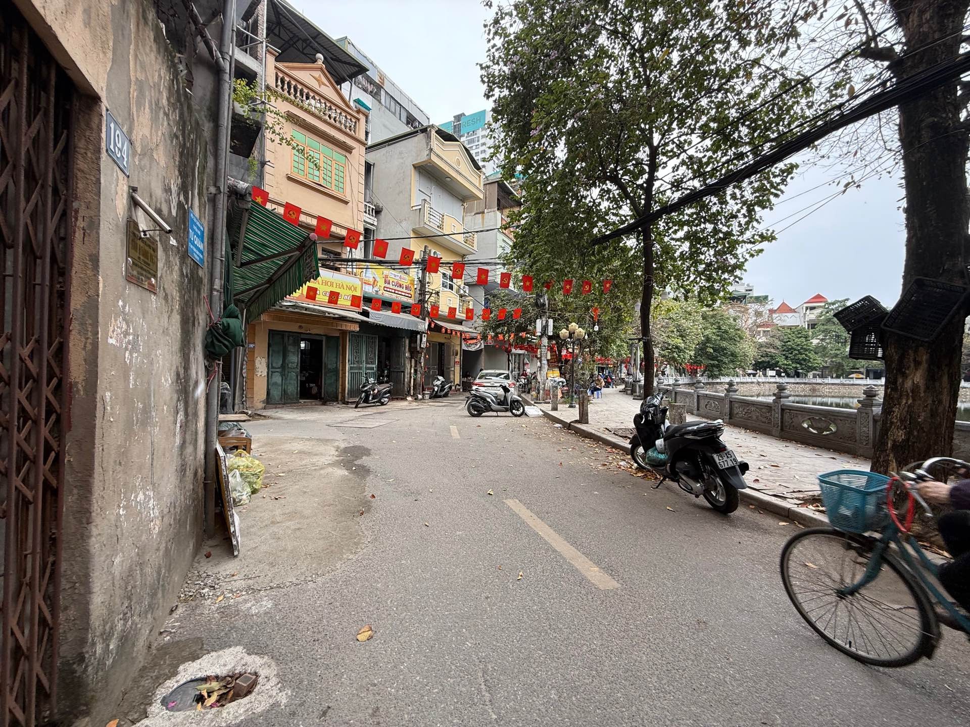 Bán nhà Khương Thượng - diện tích 73m2 4 tầng - Mặt hồ, kinh doanh sầm uất - giá 28,5 tỷ