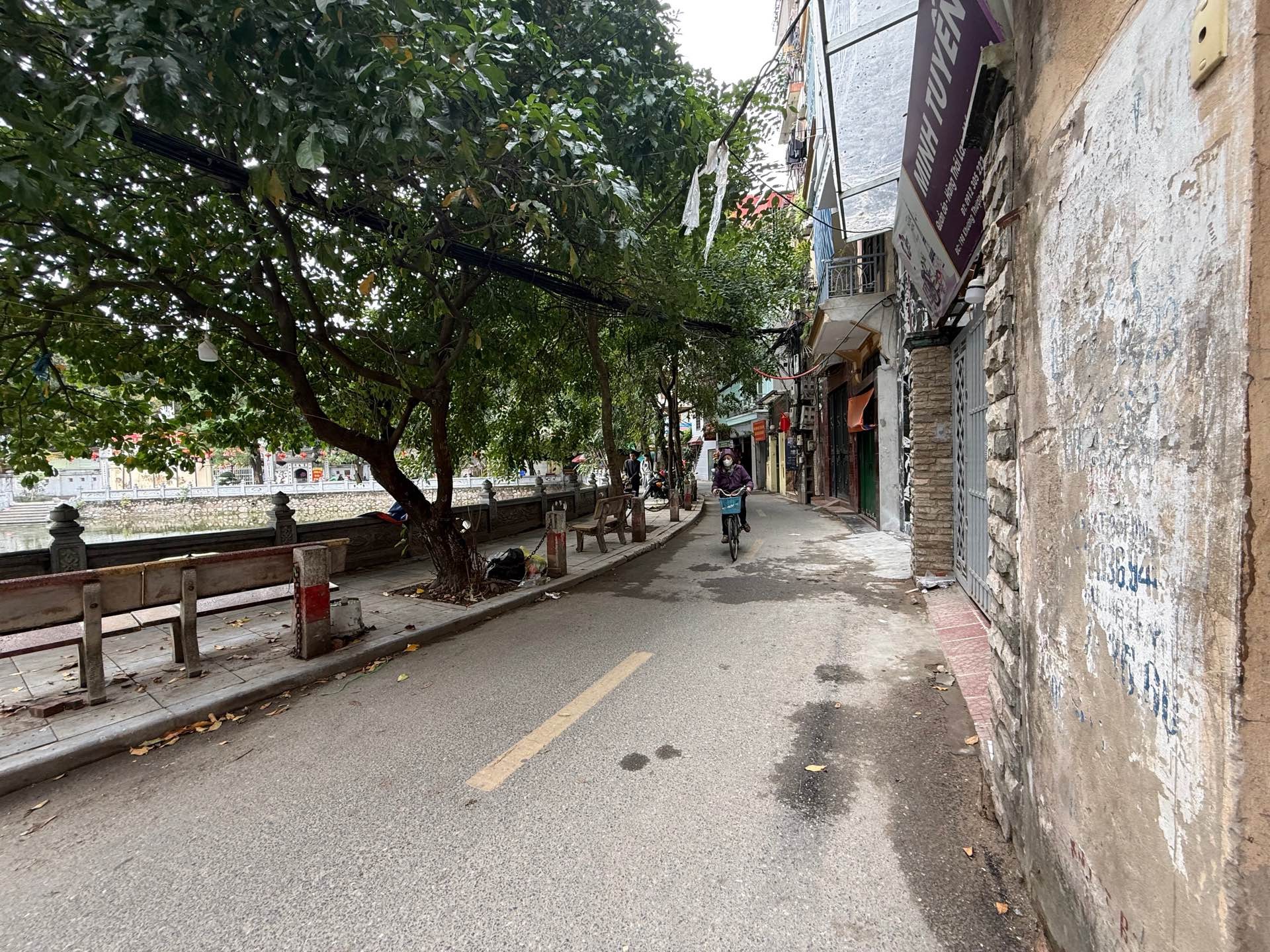 Bán nhà Khương Thượng - diện tích 73m2 4 tầng - Mặt hồ, kinh doanh sầm uất - giá 28,5 tỷ