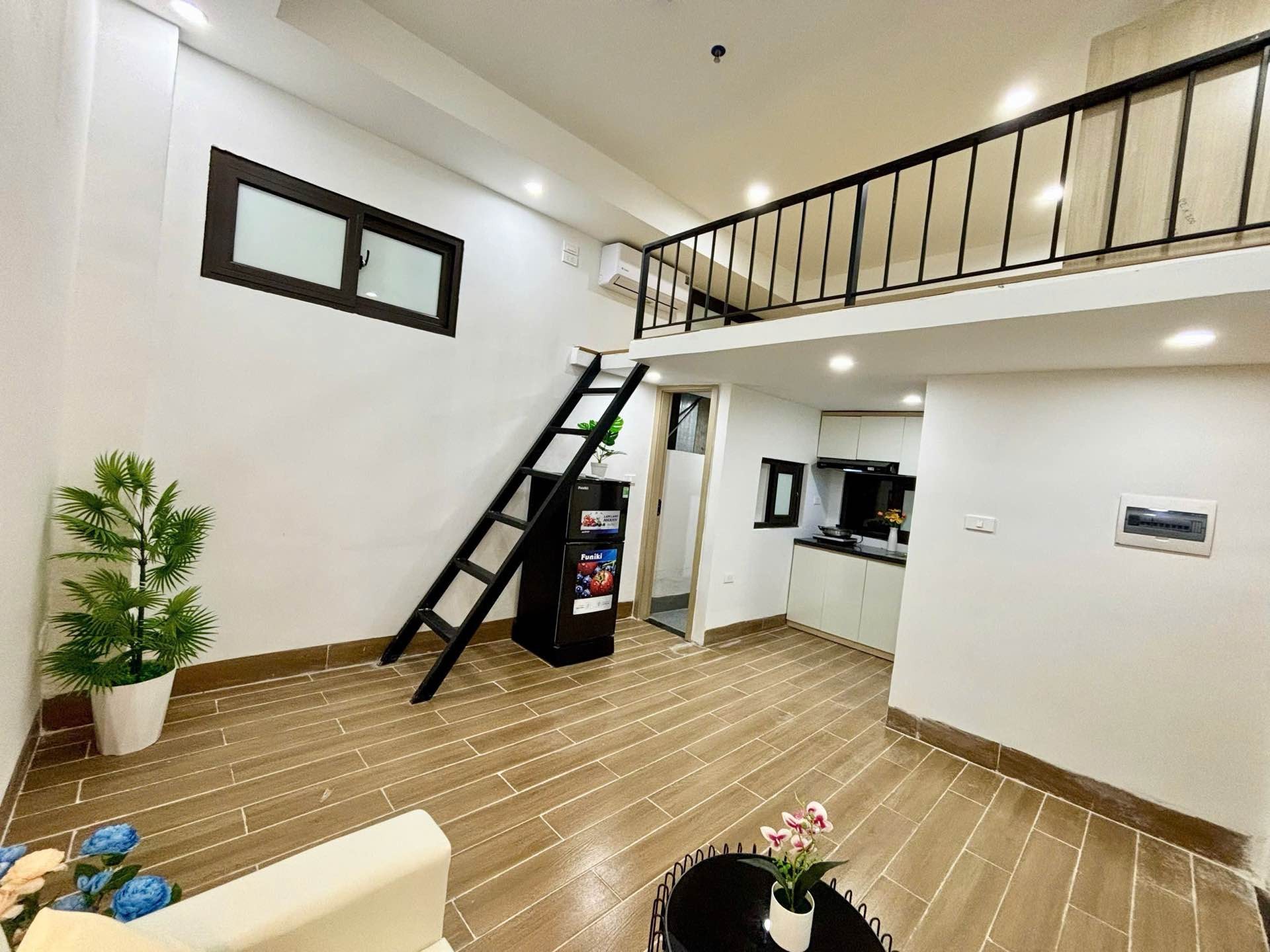 Bán nhà Trung Kính - diện tích 74.1m2 6 tầng - Ô tô tránh - giá 28 tỷ