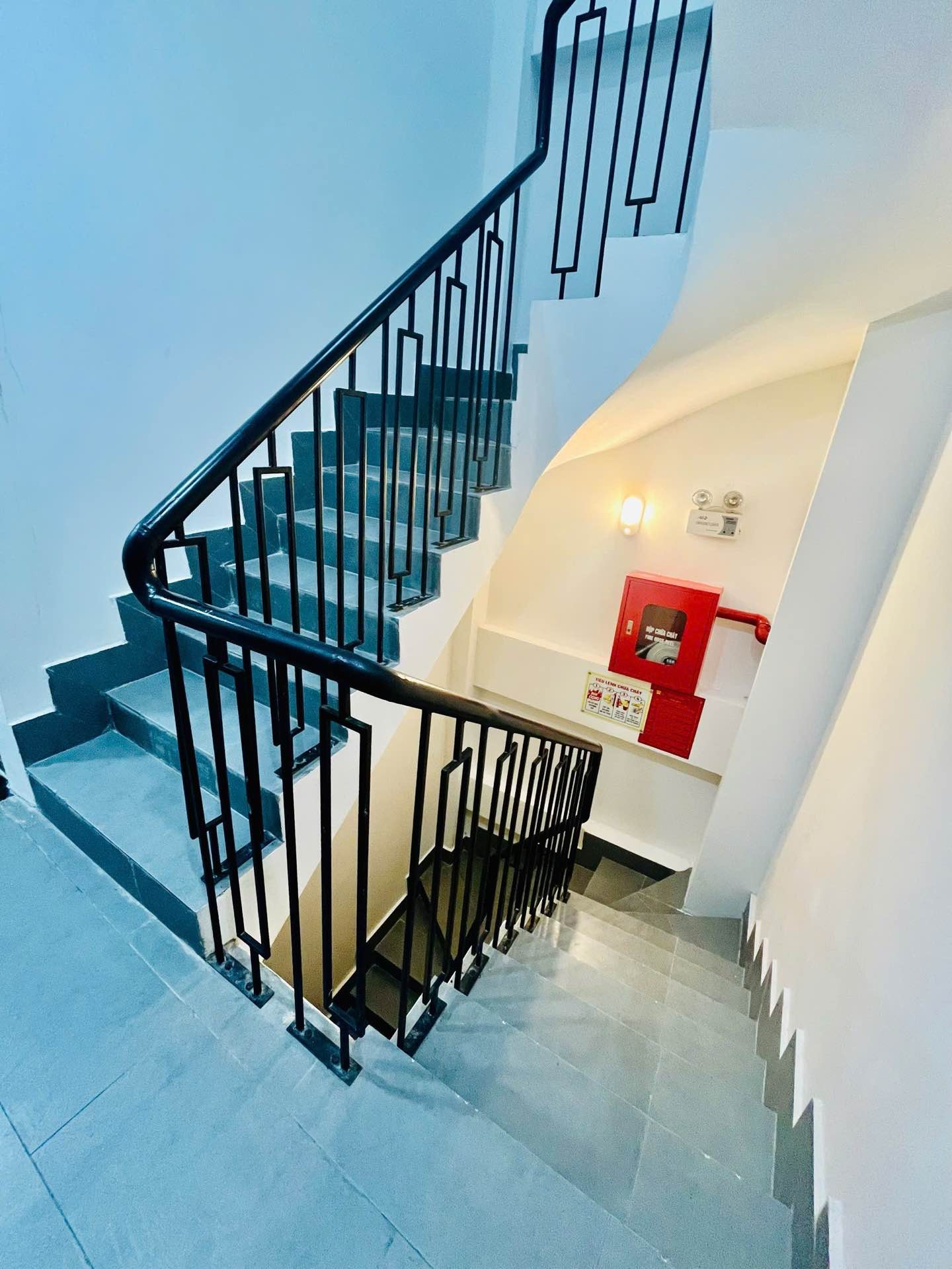 Bán nhà Trung Kính - diện tích 74.1m2 6 tầng - Ô tô tránh - giá 28 tỷ