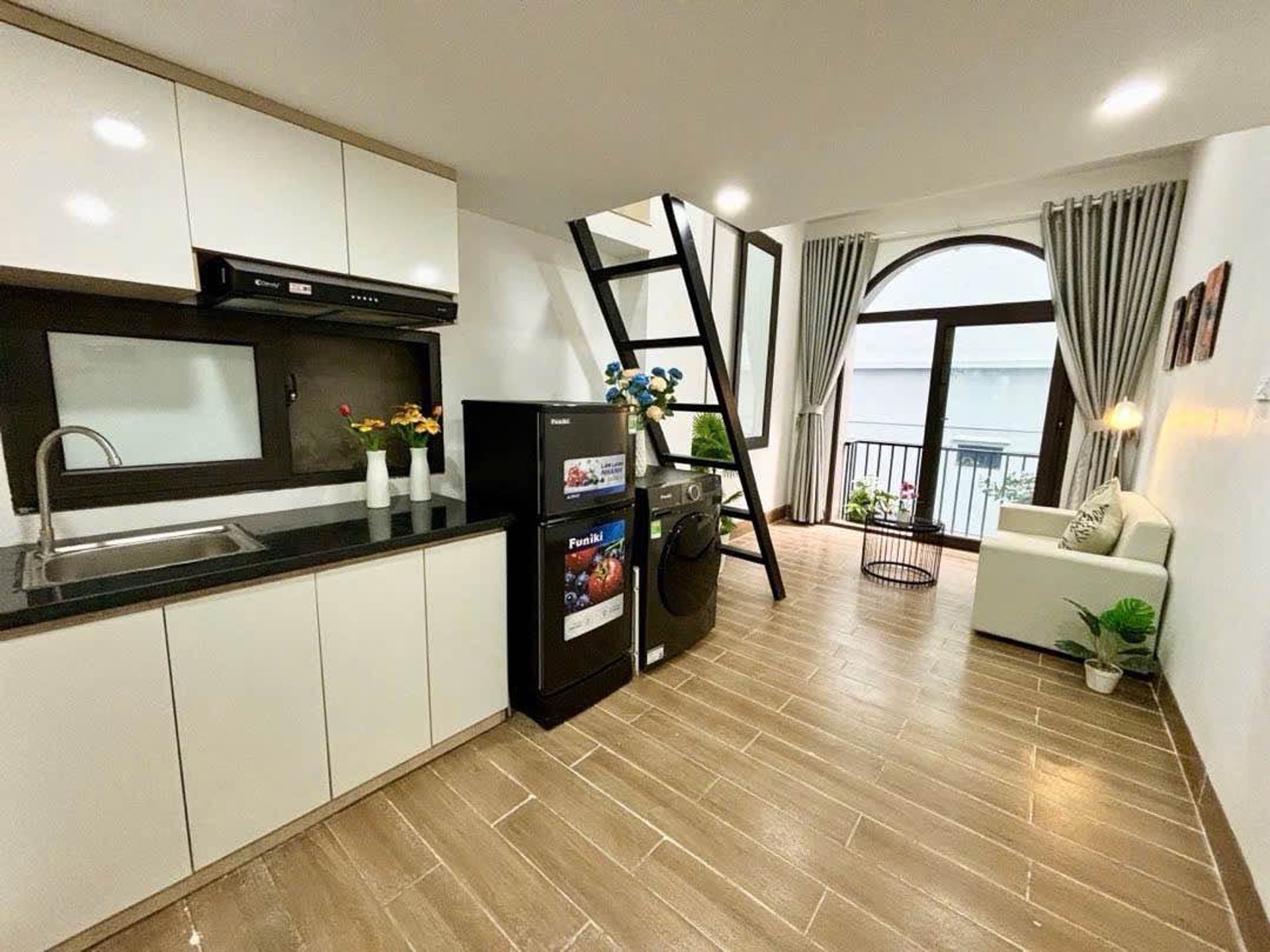 Bán nhà Trung Kính - diện tích 74.1m2 6 tầng - Ô tô tránh - giá 28 tỷ