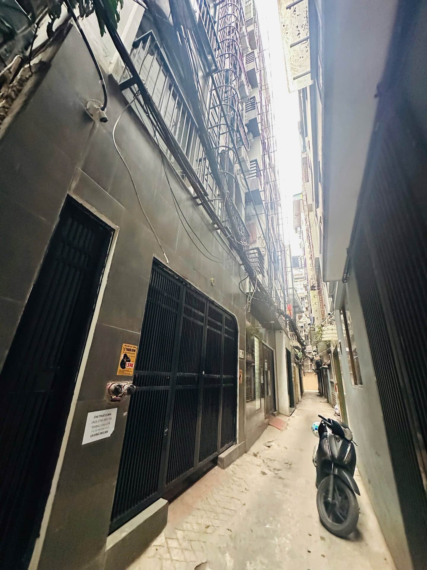 Bán nhà Trung Kính - diện tích 74.1m2 6 tầng - Ô tô tránh - giá 28 tỷ