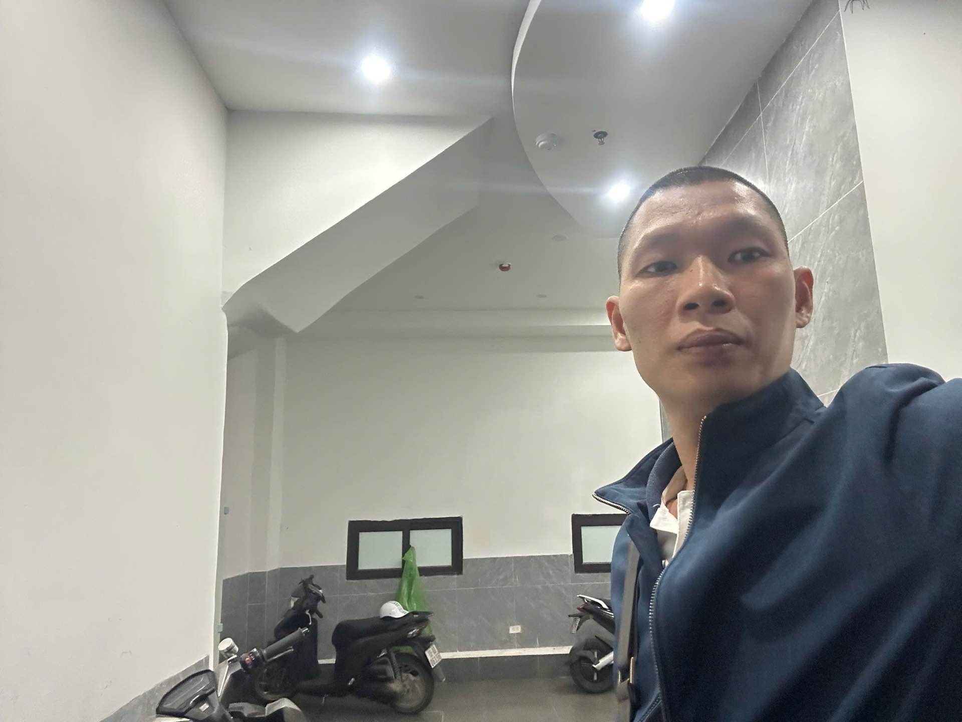 Bán nhà Trung Kính - diện tích 74.1m2 6 tầng - Ô tô tránh - giá 28 tỷ