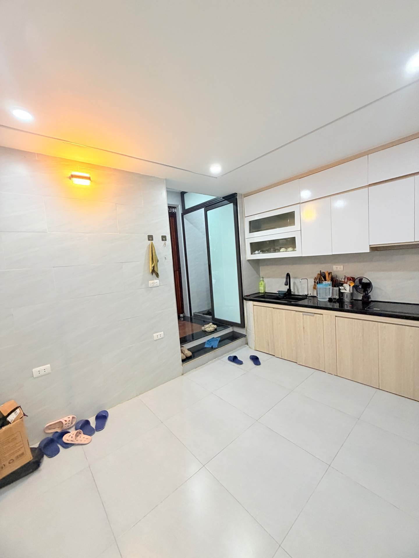 Bán nhà Phố 8/3 - diện tích 70m2 1 tầng - ô tô đỗ cửa - giá 5,3 tỷ
