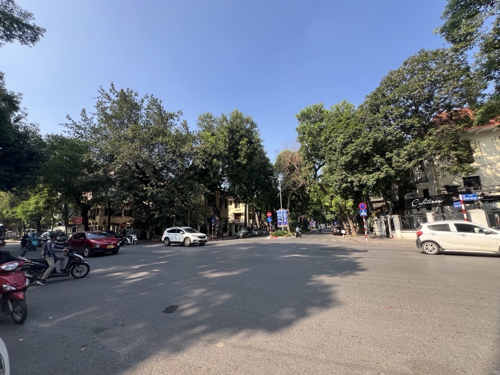 Bán nhà Nguyễn Thái Học - diện tích 44.6m2 2 tầng - vị trí đắc địa - giá 28,8 tỷ