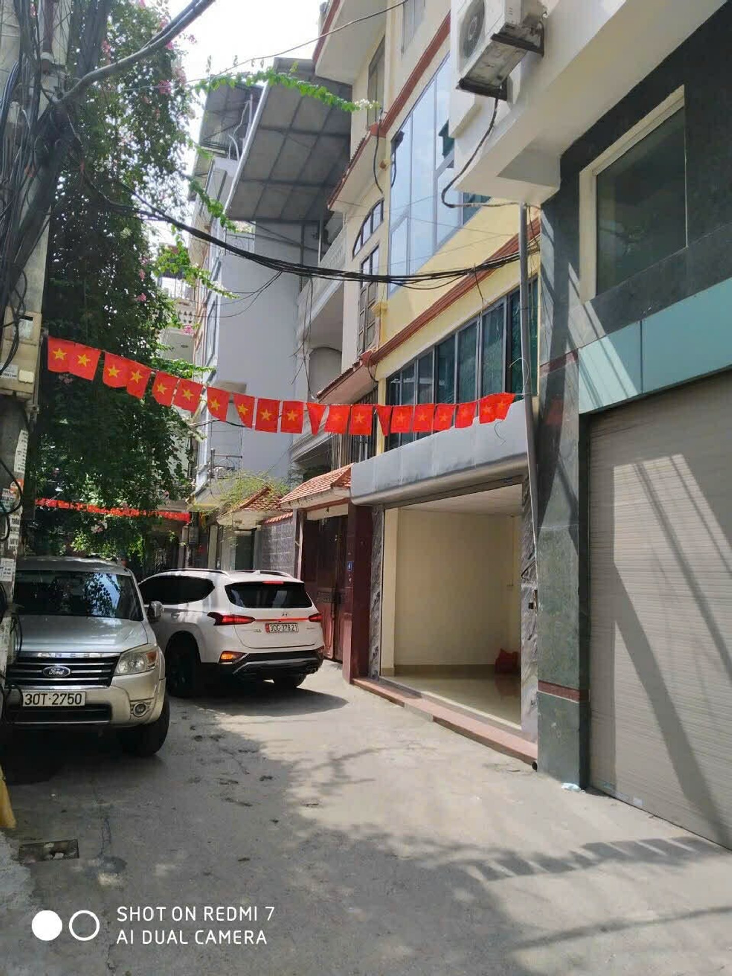 Bán nhà Giải Phóng - diện tích 220m2 3 tầng - ô tô tránh - giá 66 tỷ