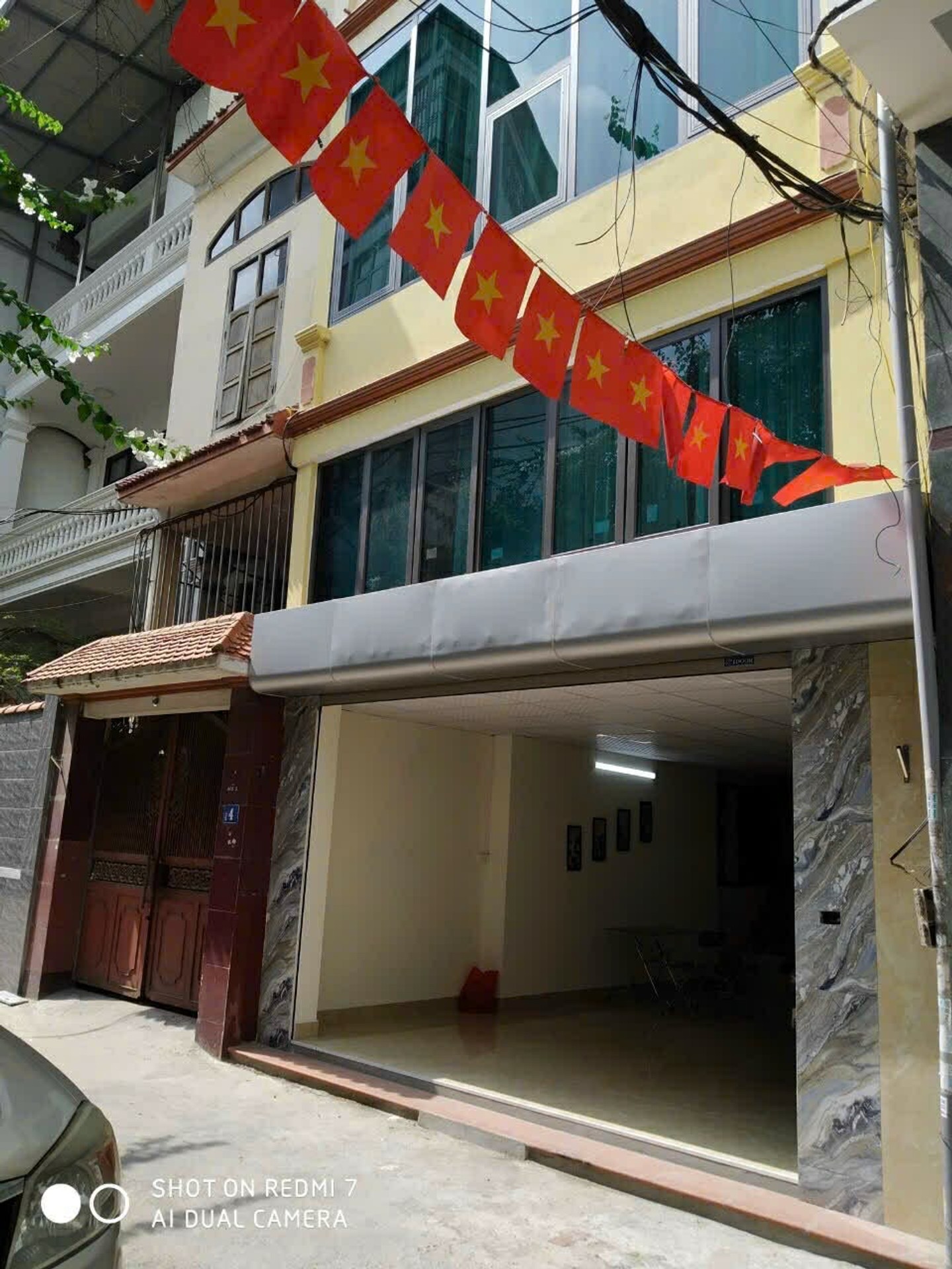 Bán nhà Giải Phóng - diện tích 220m2 3 tầng - ô tô tránh - giá 66 tỷ