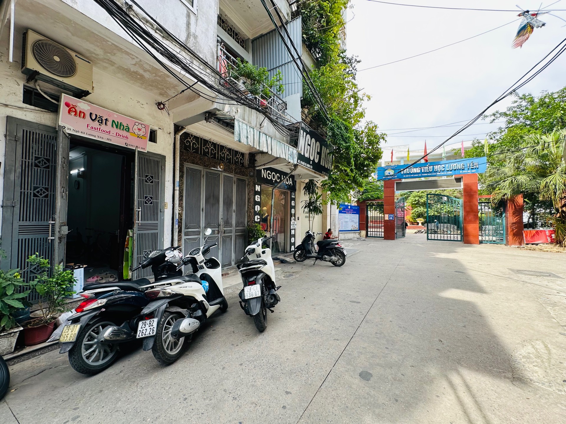 Bán nhà Lương Yên - diện tích 36m2 3 tầng - Ô tô tránh - giá 14,5 tỷ