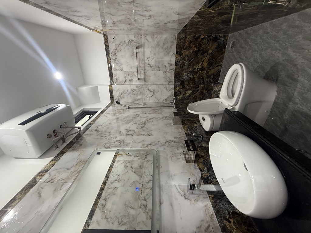 Bán nhà Văn Chương - diện tích 72m2 7 tầng - ngõ ô tô thông - giá 29,5 tỷ