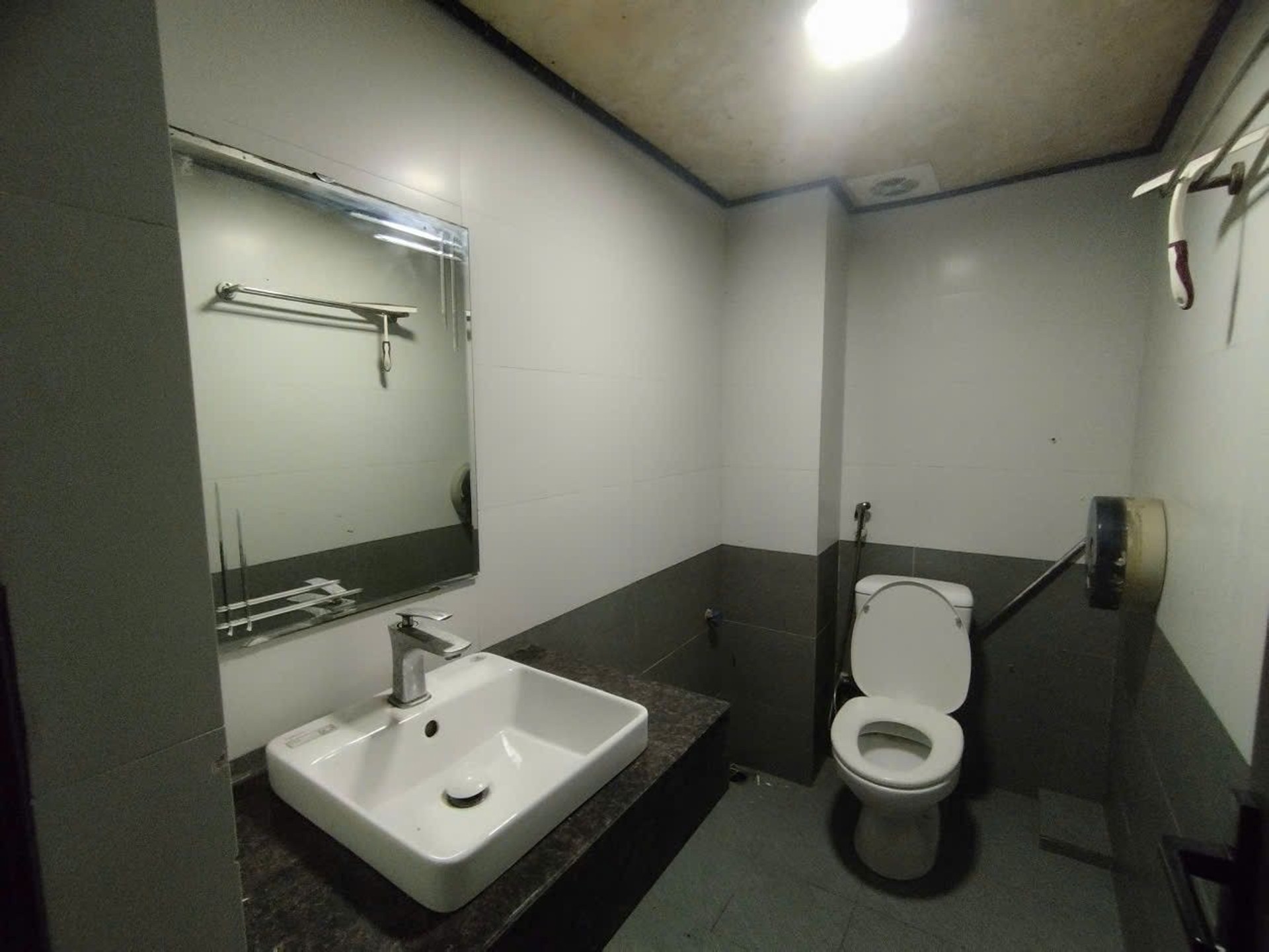 Bán nhà Kim Giang - diện tích 83m2 6 tầng - Mặt phố VIP kinh doanh sầm uất - giá 43 tỷ