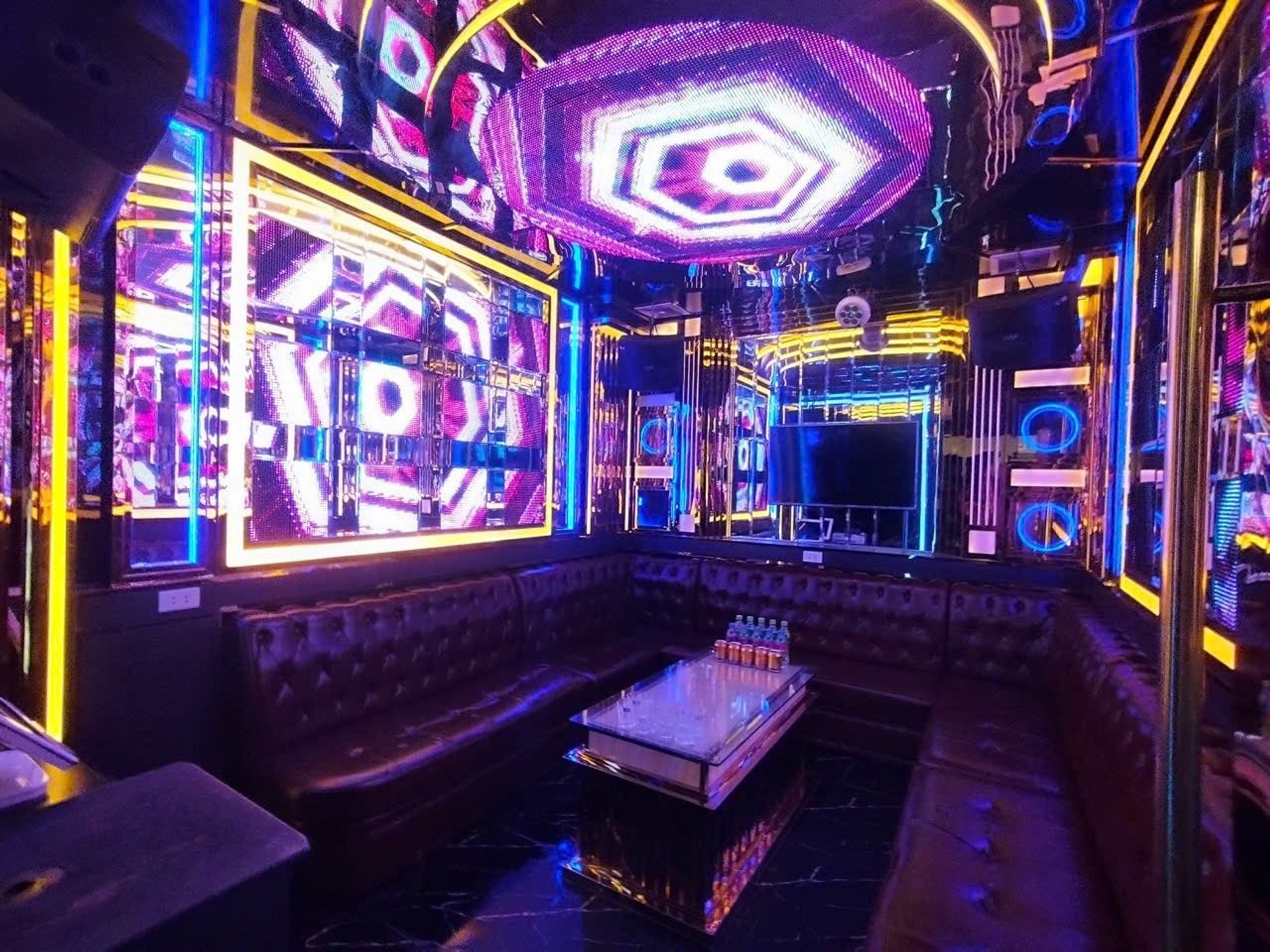 Bán nhà Kim Giang - diện tích 83m2 6 tầng - Mặt phố VIP kinh doanh sầm uất - giá 43 tỷ