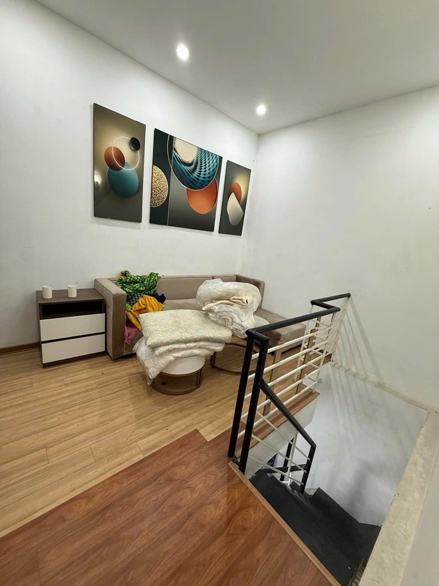 Bán nhà Sở Thượng - diện tích 32m2 2 tầng - Mặt phố - giá 9,3 tỷ