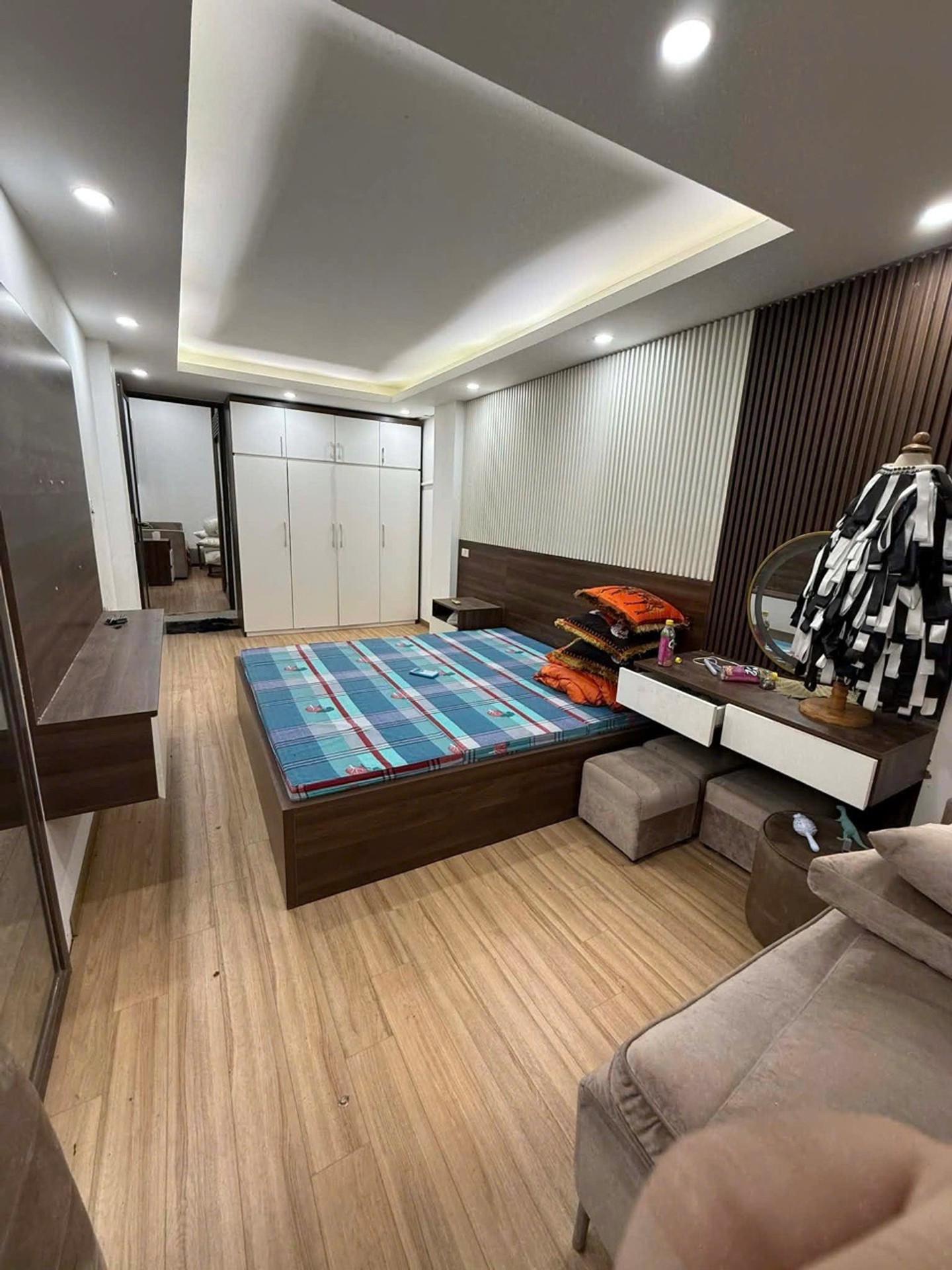 Bán nhà Sở Thượng - diện tích 32m2 2 tầng - Mặt phố - giá 9,3 tỷ