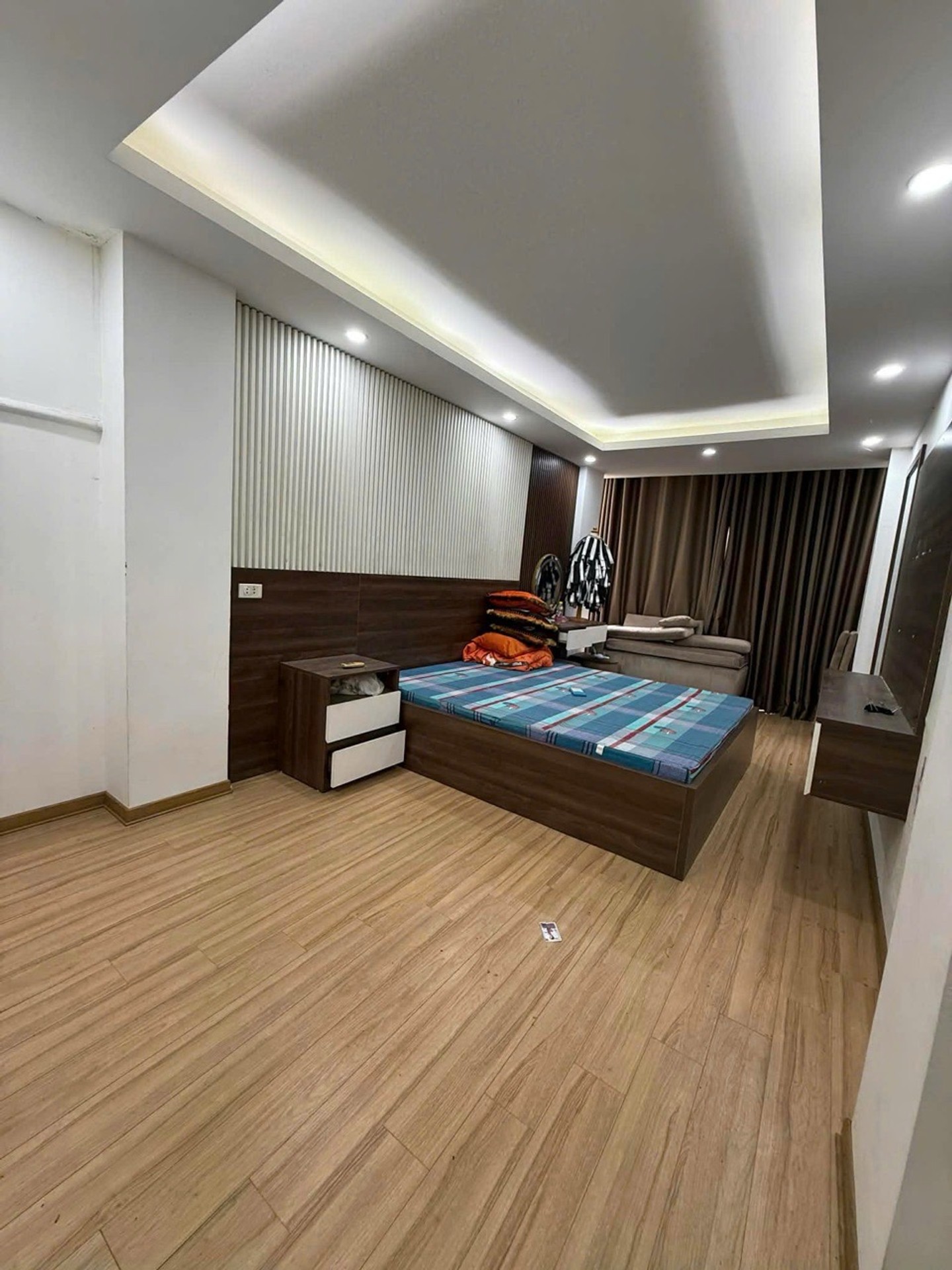 Bán nhà Sở Thượng - diện tích 32m2 2 tầng - Mặt phố - giá 9,3 tỷ