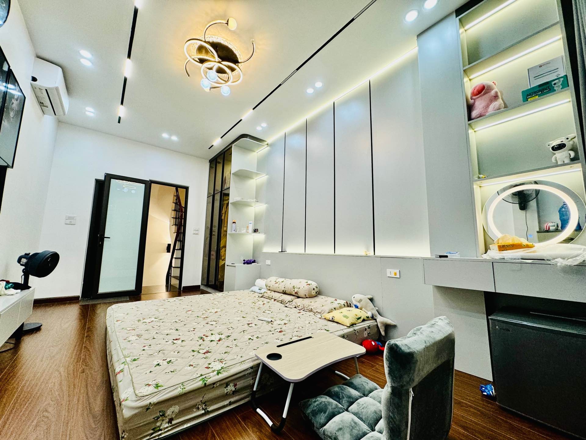 Bán nhà Kim Mã - diện tích 20m2 4 tầng - Ngõ thông, gần Đại Sứ Quán - giá 6,8 tỷ