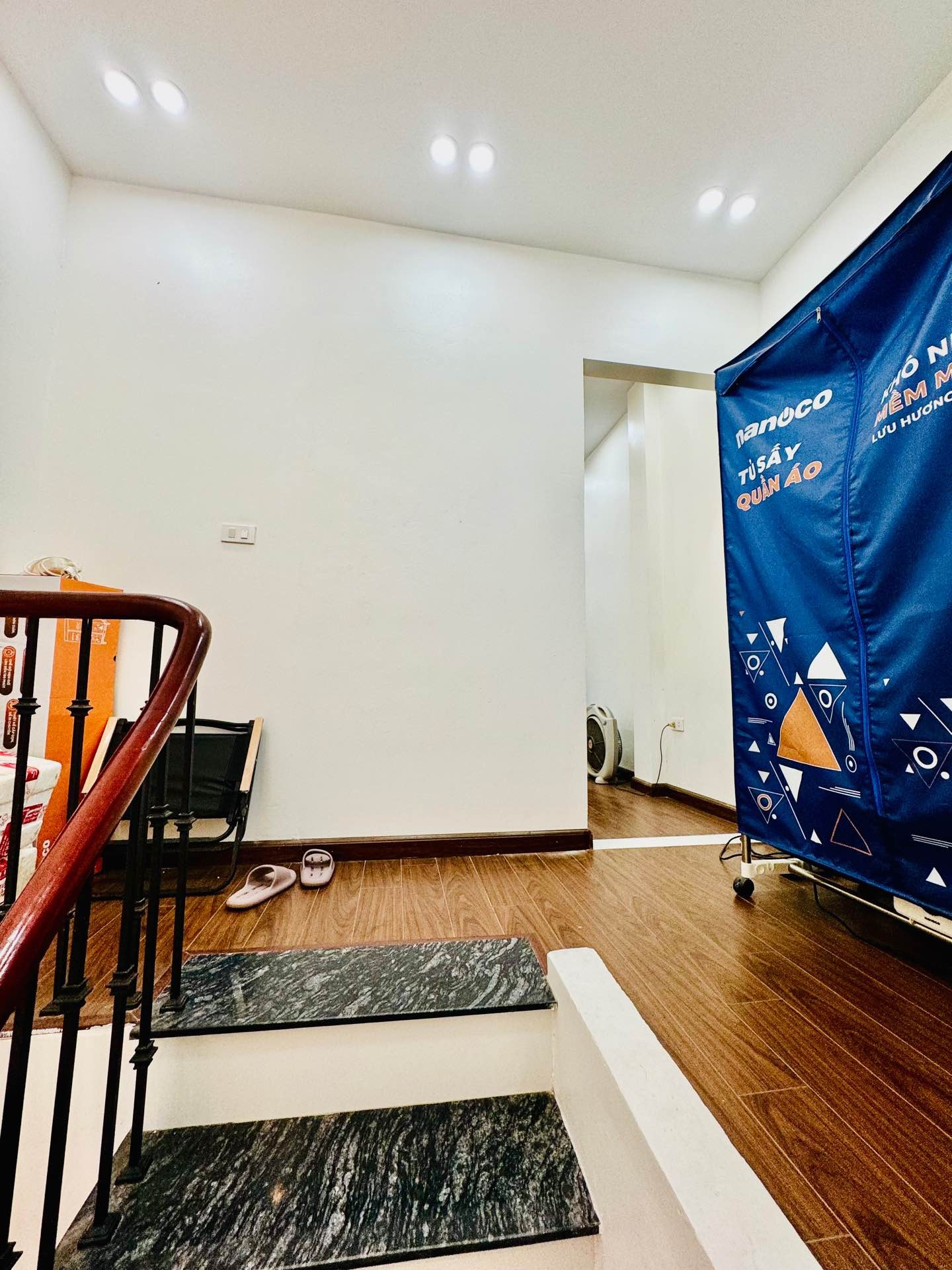Bán nhà Kim Mã - diện tích 20m2 4 tầng - Ngõ thông, gần Đại Sứ Quán - giá 6,8 tỷ