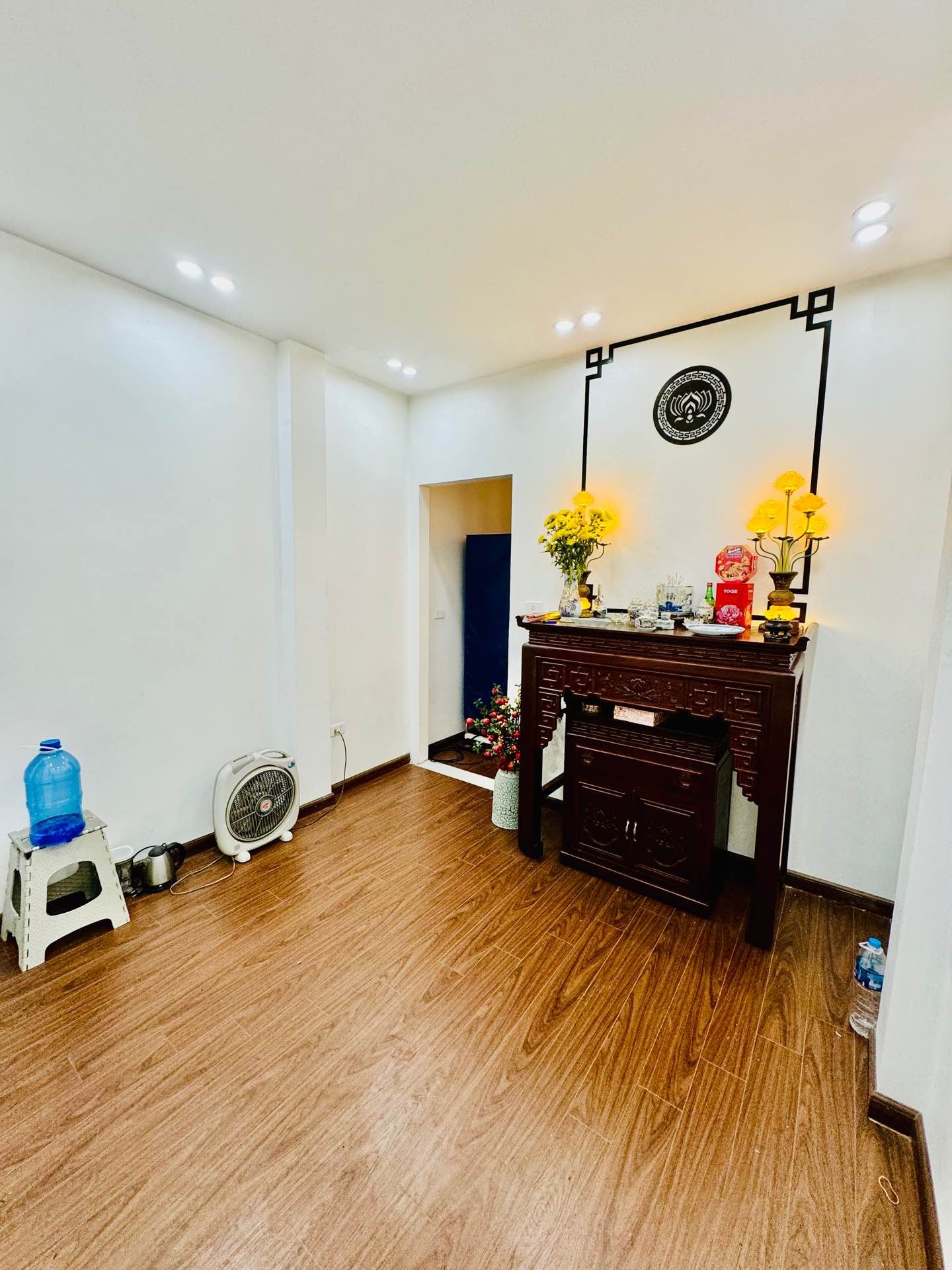 Bán nhà Kim Mã - diện tích 20m2 4 tầng - Ngõ thông, gần Đại Sứ Quán - giá 6,8 tỷ