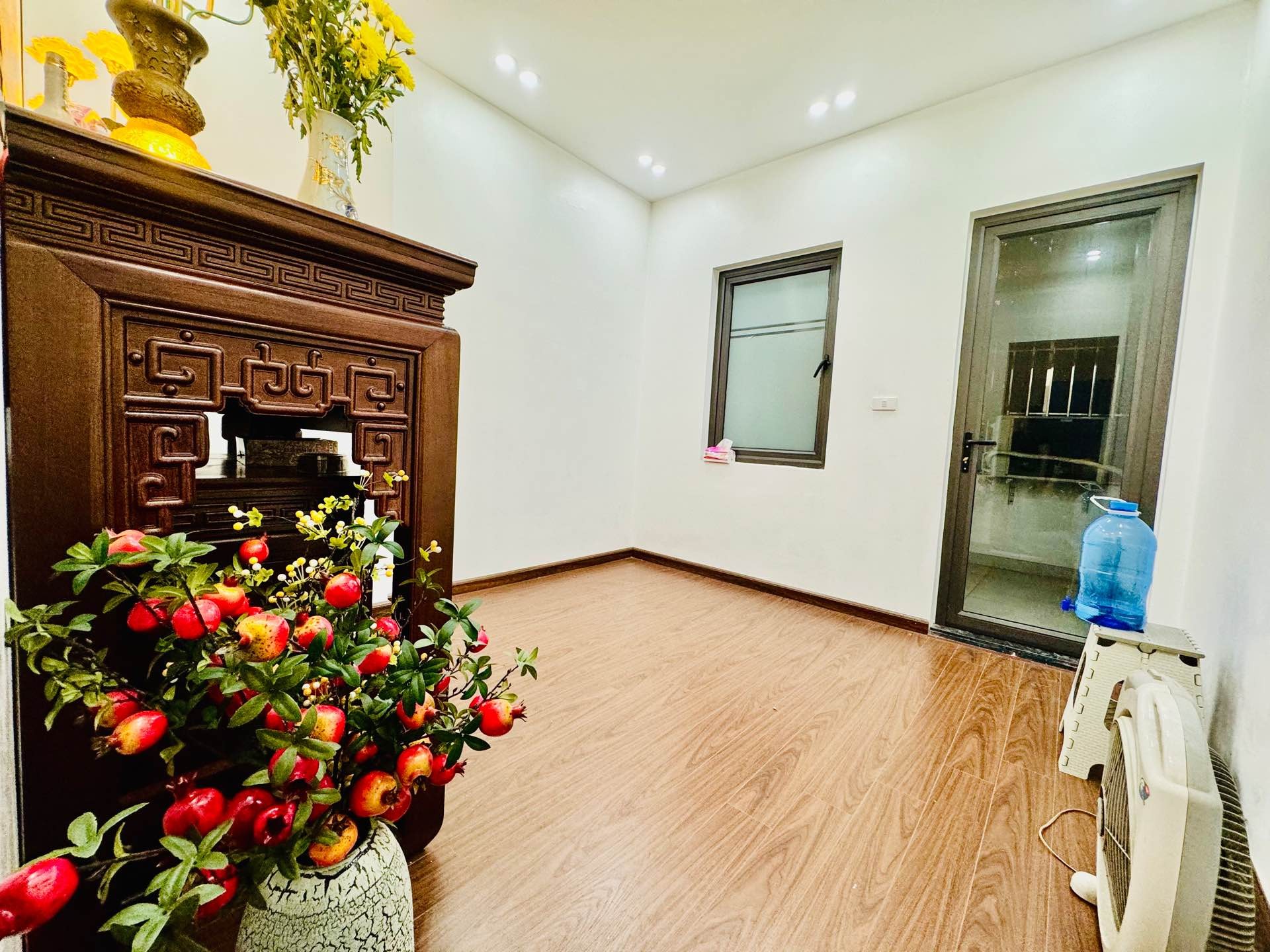 Bán nhà Kim Mã - diện tích 20m2 4 tầng - Ngõ thông, gần Đại Sứ Quán - giá 6,8 tỷ