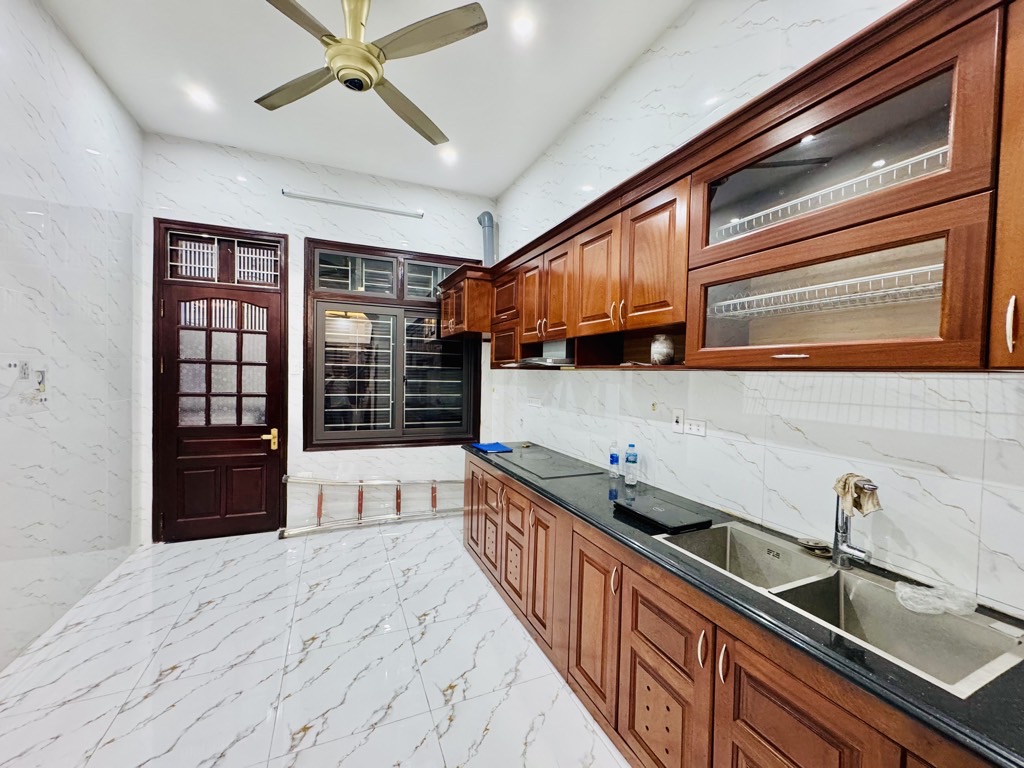 Bán nhà Mai Động - diện tích 50m2 4 tầng - ô tô đỗ cổng - giá 8,2 tỷ