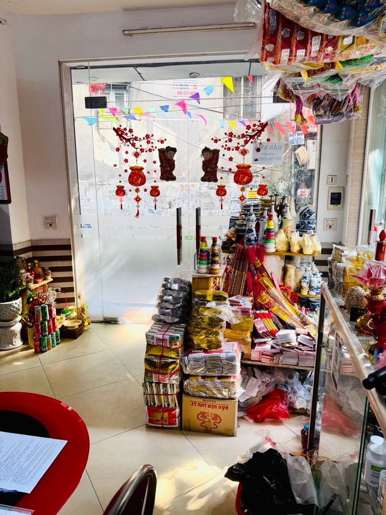 Bán nhà Quỳnh Mai - diện tích 42m2 5 tầng - lô góc, kinh doanh - giá 17,5 tỷ