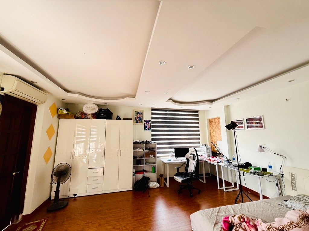 Bán nhà Quỳnh Mai - diện tích 42m2 5 tầng - lô góc, kinh doanh - giá 17,5 tỷ