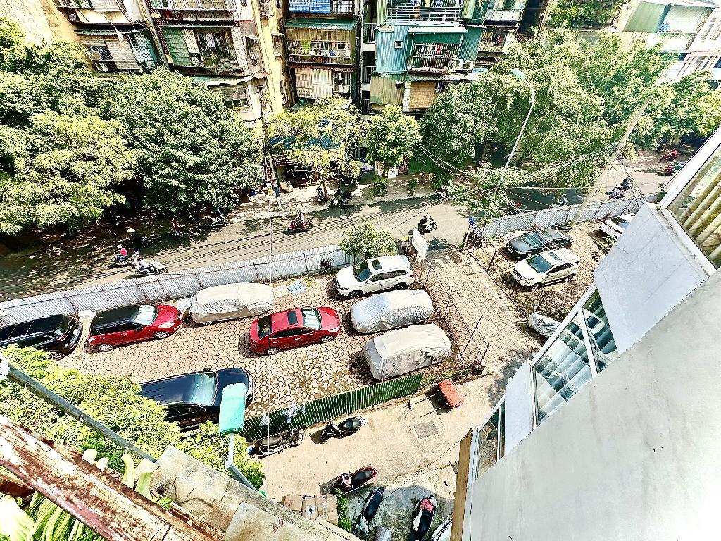 Bán nhà Nguyên Hồng - diện tích 77m2 4 tầng - Ngõ to như phố, sát phố - giá 25 tỷ