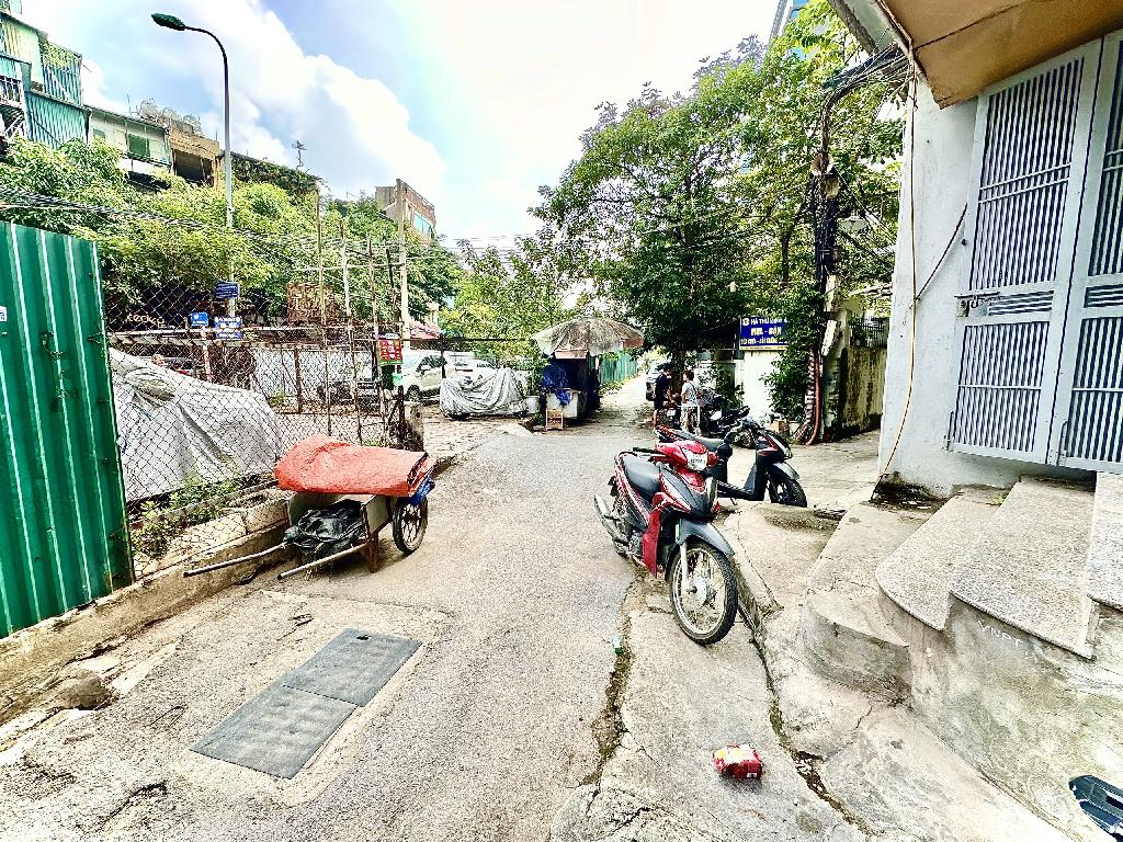 Bán nhà Nguyên Hồng - diện tích 77m2 4 tầng - Ngõ to như phố, sát phố - giá 25 tỷ