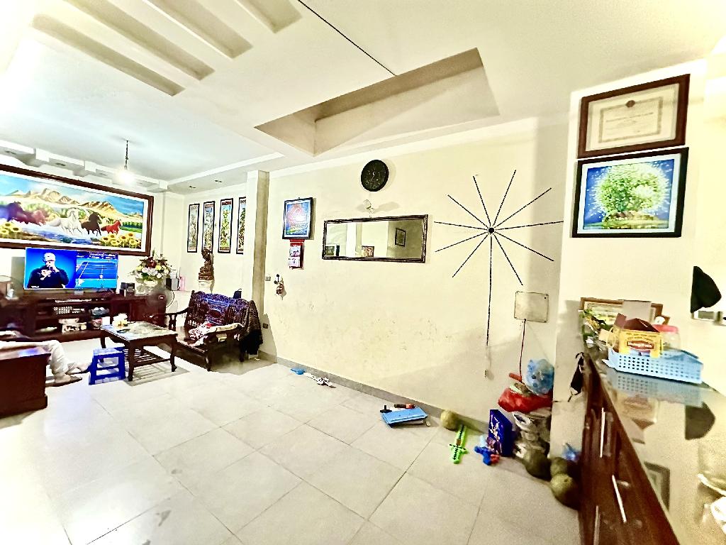 Bán nhà Nguyên Hồng - diện tích 77m2 4 tầng - Ngõ to như phố, sát phố - giá 25 tỷ