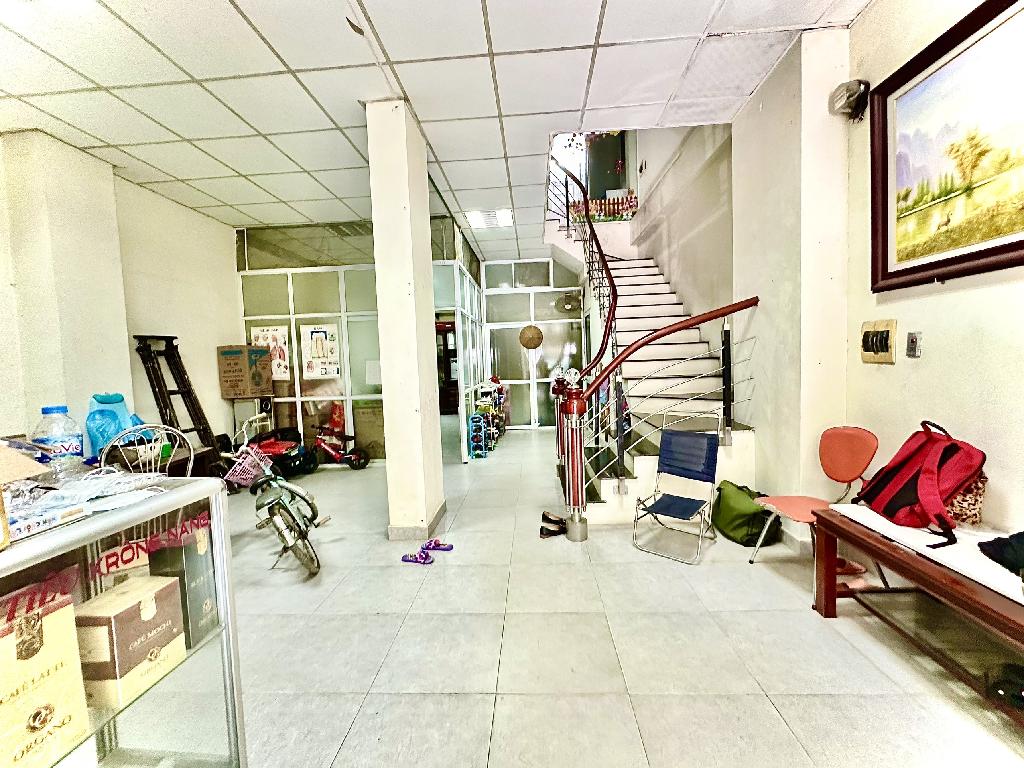 Bán nhà Nguyên Hồng - diện tích 77m2 4 tầng - Ngõ to như phố, sát phố - giá 25 tỷ
