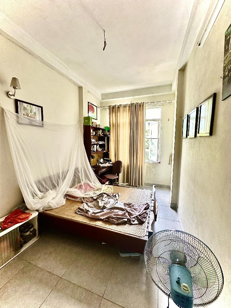 Bán nhà Nguyên Hồng - diện tích 77m2 4 tầng - Ngõ to như phố, sát phố - giá 25 tỷ