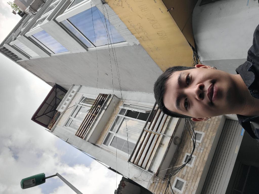 Bán nhà Nguyên Hồng - diện tích 77m2 4 tầng - Ngõ to như phố, sát phố - giá 25 tỷ