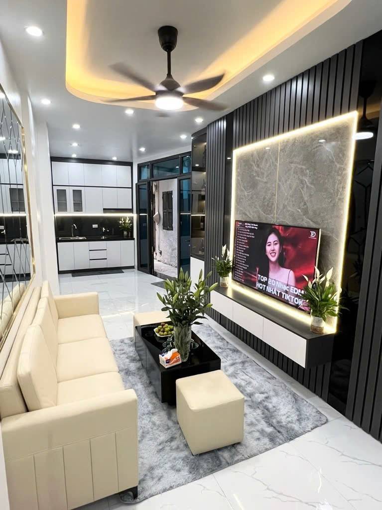 Bán nhà Hoàng Mai - diện tích 27m2 4 tầng - Nhà mới đẹp, giao thông thuận tiện - giá 6,68 tỷ