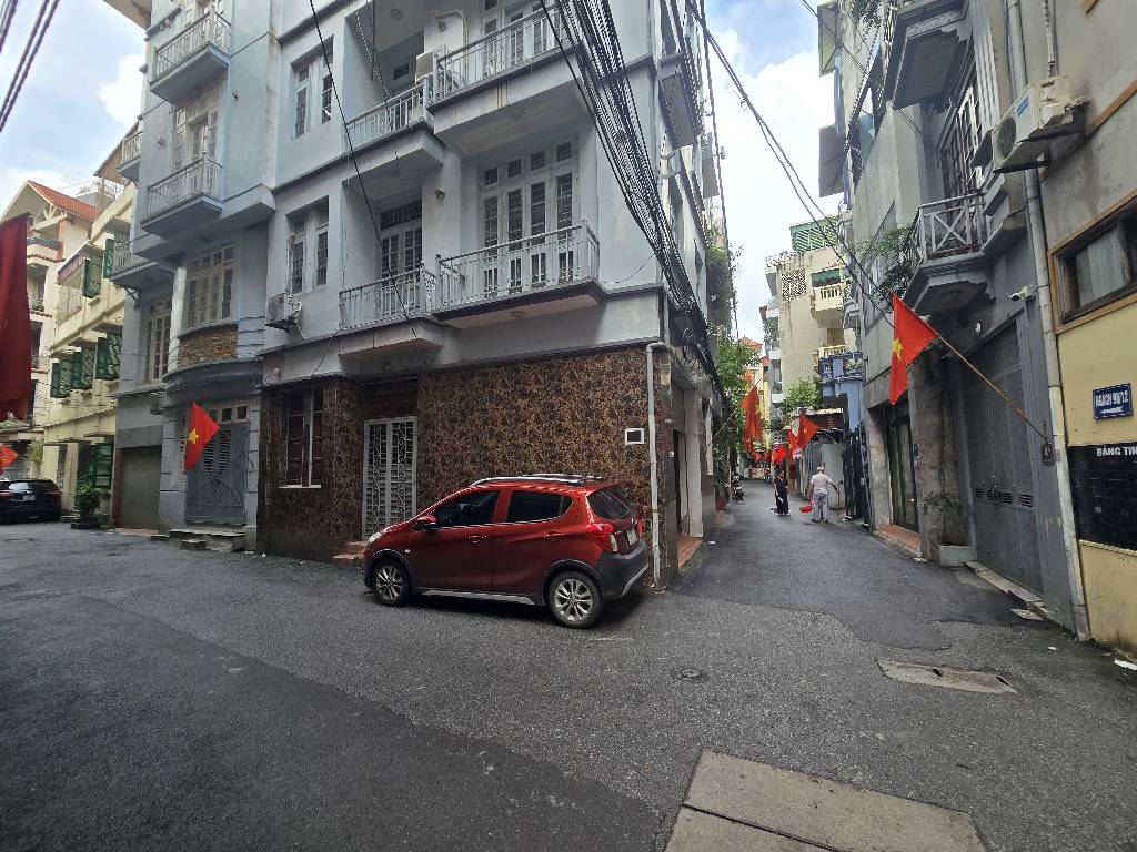 Bán nhà Nguyễn Ngọc Nại - diện tích 81.7m2 7 tầng - ô tô vào nhà - giá 30 tỷ