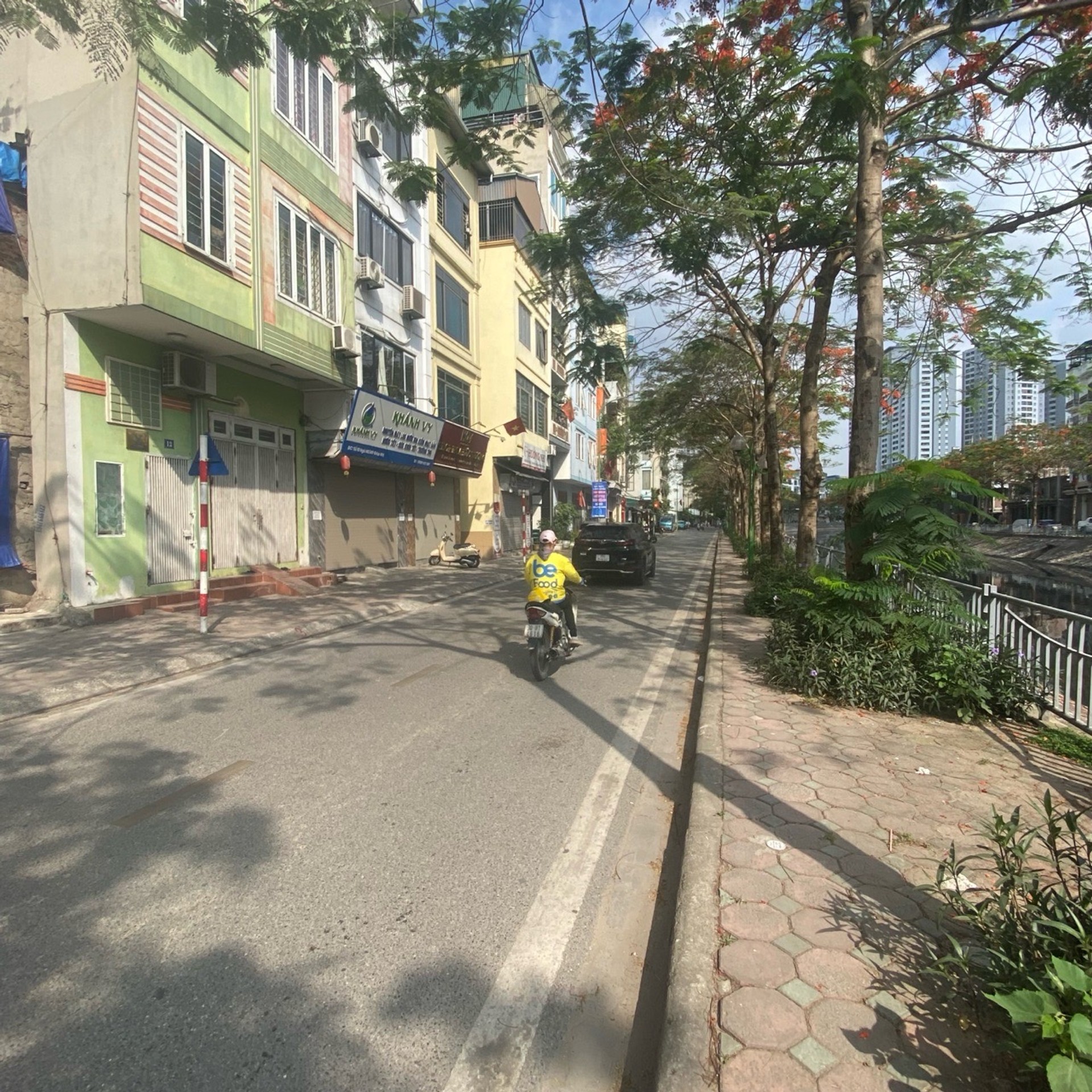 Bán nhà Bờ Sông Sét - diện tích 186m2 4 tầng - Mặt tiền siêu rộng - giá 39,8 tỷ