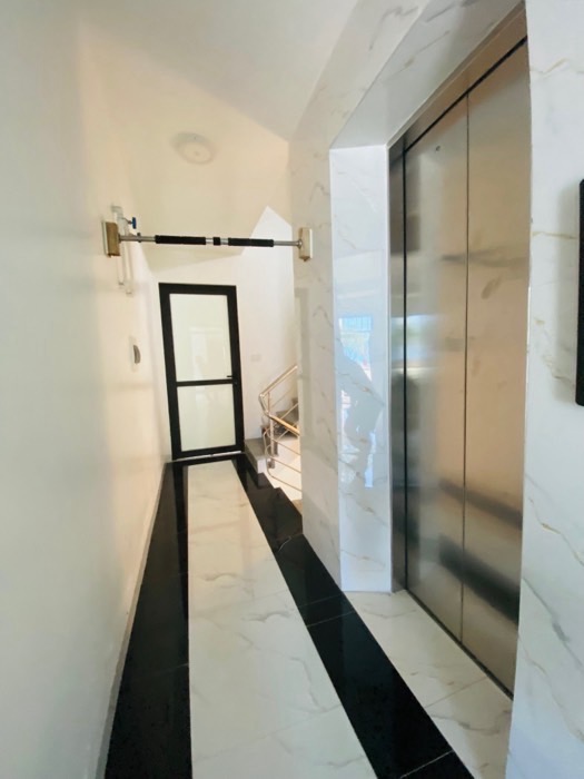 Bán nhà Lĩnh Nam - diện tích 64m2 7 tầng - Đang cập nhật - giá 35 tỷ