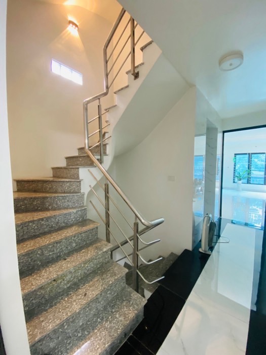 Bán nhà Lĩnh Nam - diện tích 64m2 7 tầng - Đang cập nhật - giá 35 tỷ