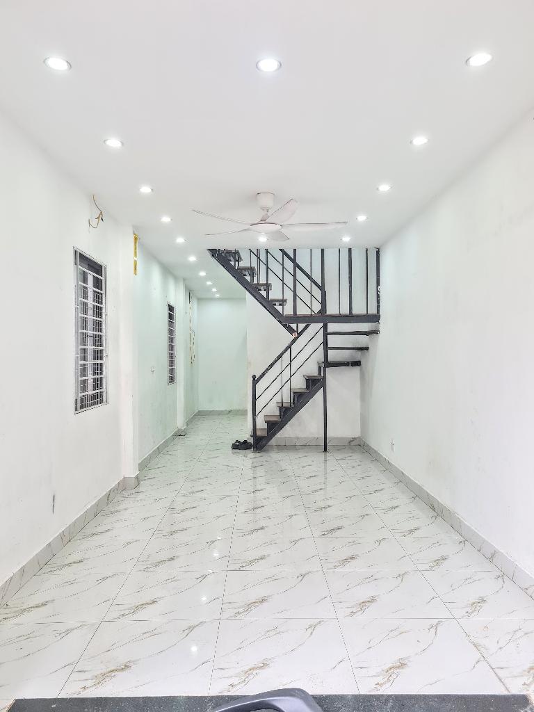 Bán nhà Vĩnh Hưng - diện tích 35m2 2 tầng - Lô góc, mặt ngõ ô tô tránh - giá 4,2 tỷ