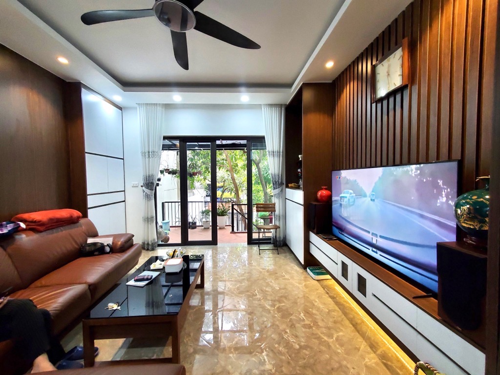 Bán nhà Nguyễn Ngọc Nại - diện tích 114m2 4 tầng - ô tô tránh - giá 60 tỷ