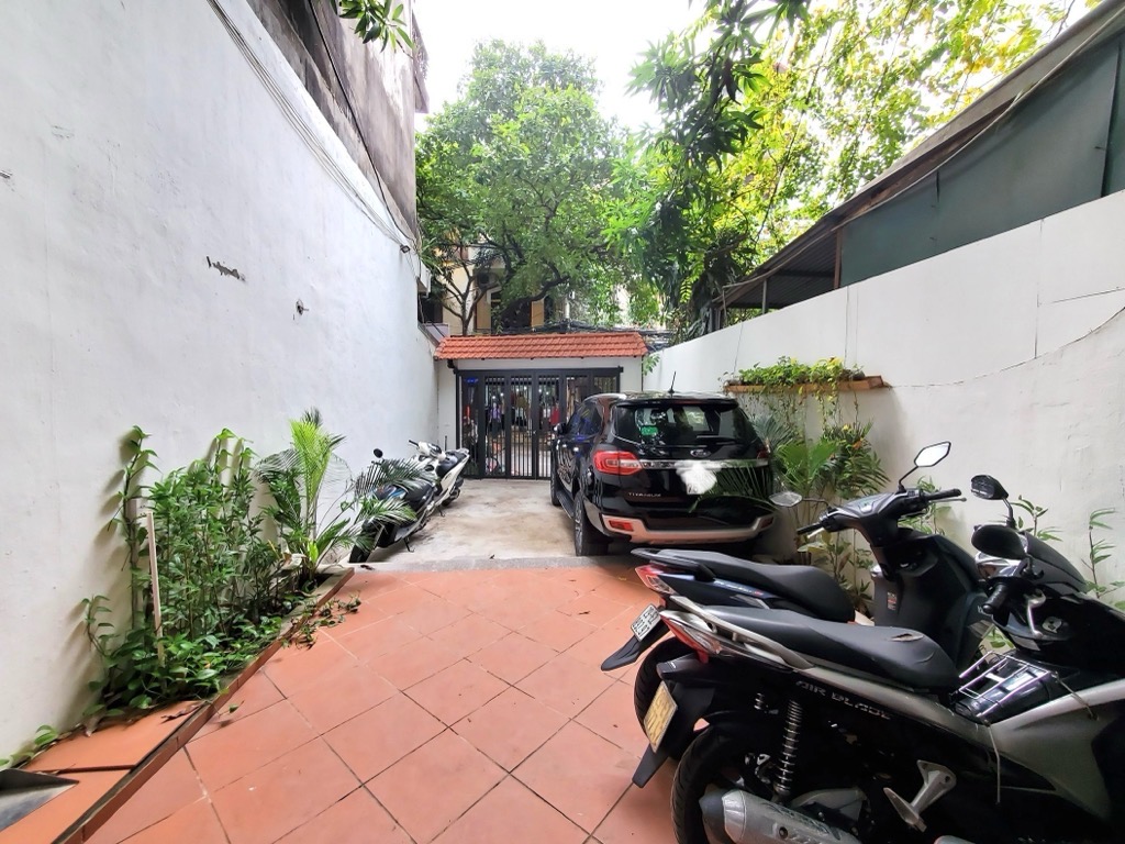 Bán nhà Nguyễn Ngọc Nại - diện tích 114m2 4 tầng - ô tô tránh - giá 60 tỷ