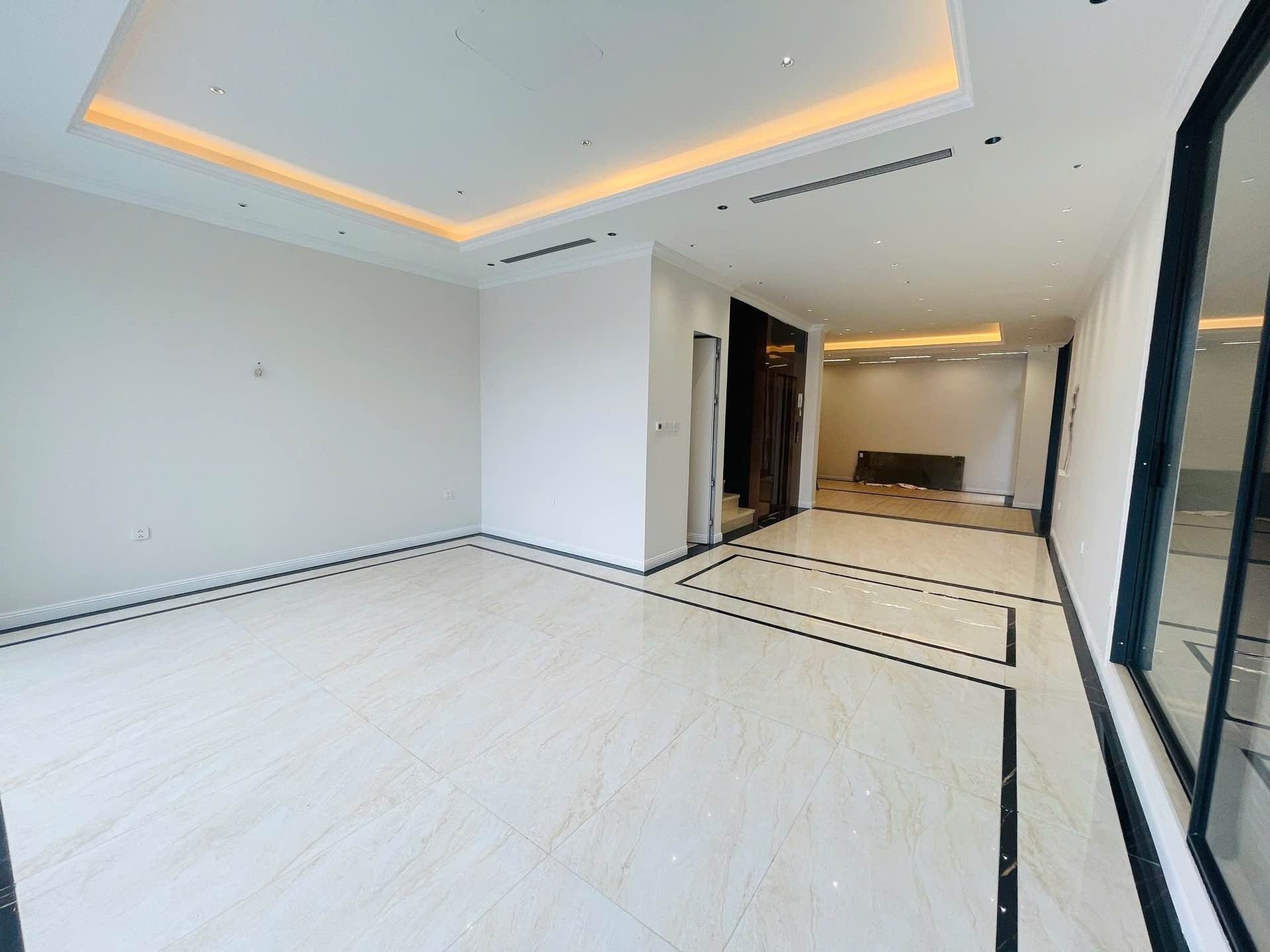 Bán nhà Tưởng Dân Bảo - diện tích 120m2 6 tầng - Lô góc 3 mặt thoáng - giá 52 tỷ