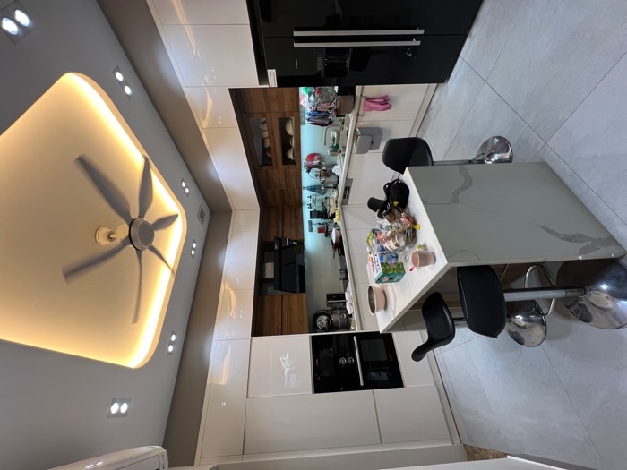 Bán nhà Thái Thịnh - diện tích 90m2 5 tầng - Mặt phố lô góc 2 mặt tiền - giá 38,5 tỷ