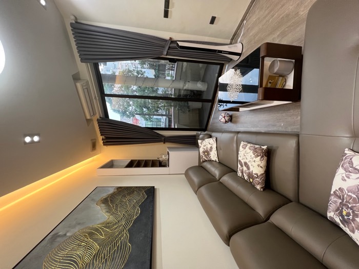 Bán nhà Thái Thịnh - diện tích 90m2 5 tầng - Mặt phố lô góc 2 mặt tiền - giá 38,5 tỷ