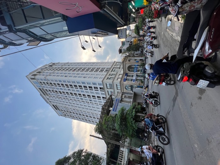 Bán nhà Thái Thịnh - diện tích 90m2 5 tầng - Mặt phố lô góc 2 mặt tiền - giá 38,5 tỷ