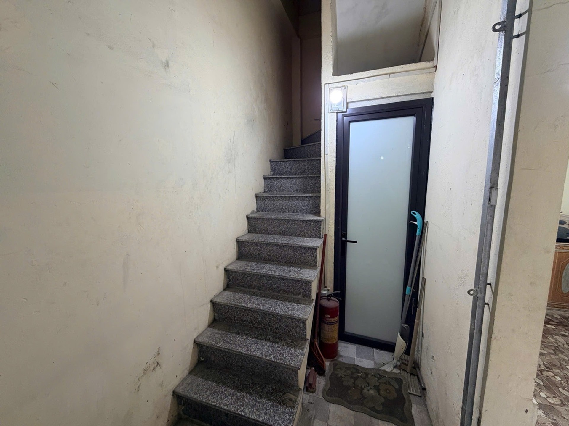 Bán nhà Tân Mai - diện tích 45m2 4 tầng - Nhà mặt ngõ ô tô tránh - giá 12 tỷ